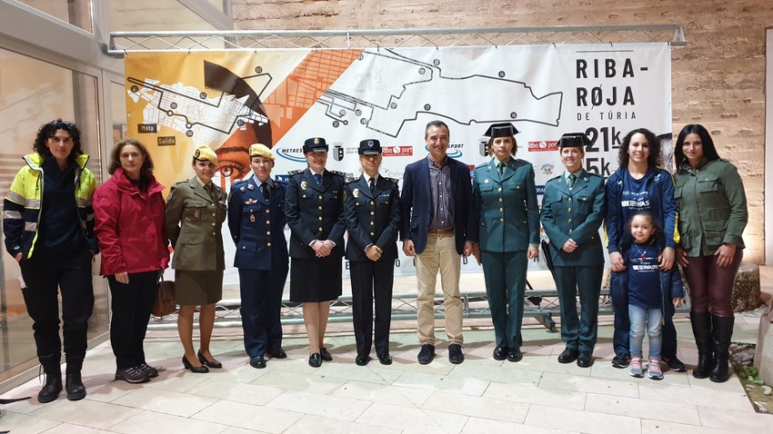Riba-roja reconeix el treball de les dones dels cossos i forces de Seguretat de l'Estat en la 24a Mitja Marat de Riba-roja