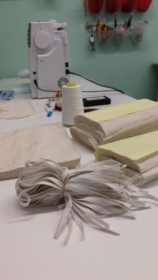 Noventa voluntarias concluyen la confecci�n de 45.000 mascarillas para la poblaci�n de Riba-roja