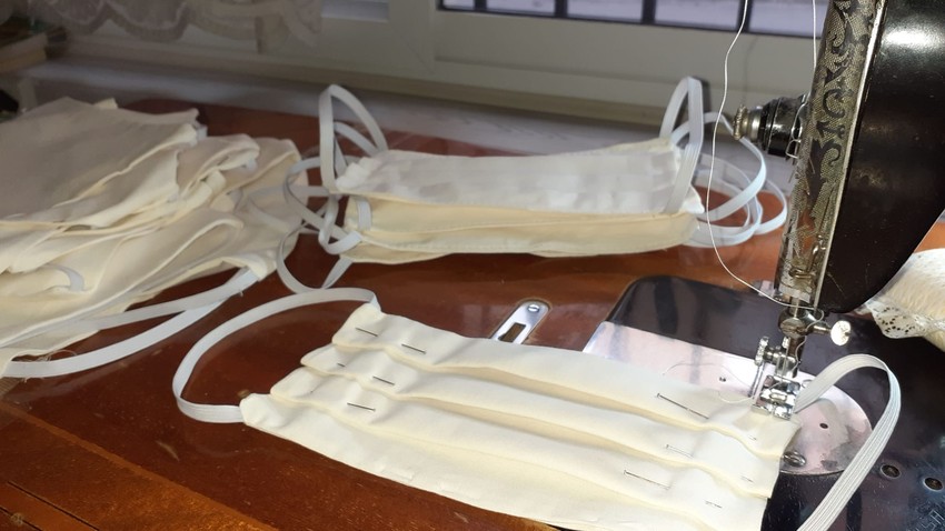 Noventa voluntarias concluyen la confecci�n de 45.000 mascarillas para la poblaci�n de Riba-roja