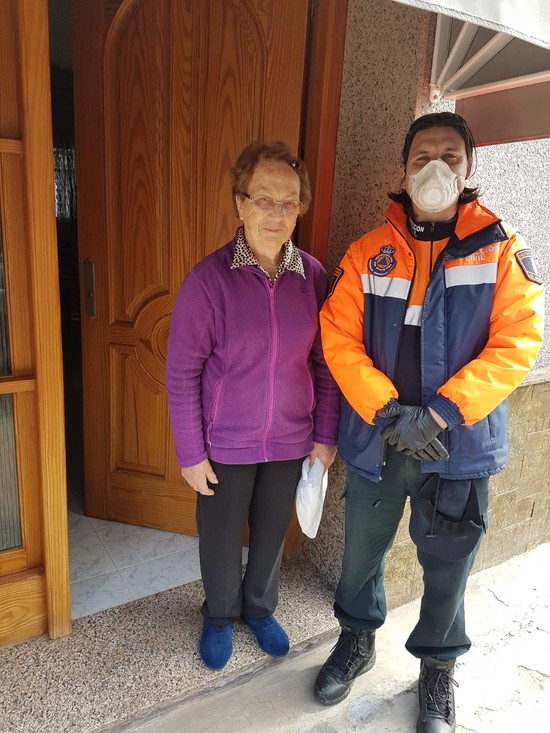 Noventa voluntarias concluyen la confecci�n de 45.000 mascarillas para la poblaci�n de Riba-roja