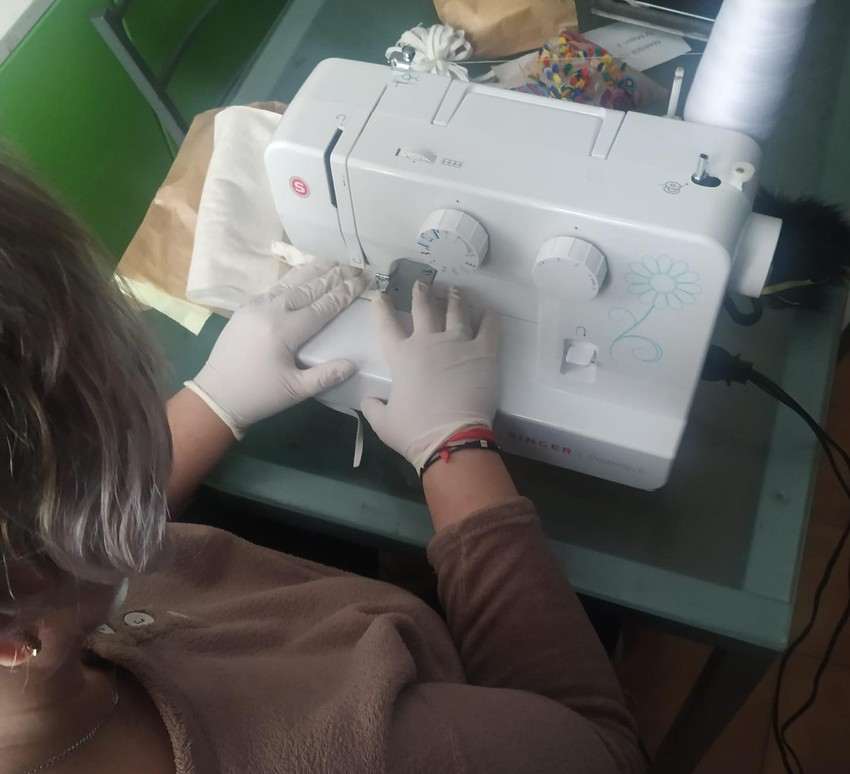 Noventa voluntarias concluyen la confecci�n de 45.000 mascarillas para la poblaci�n de Riba-roja