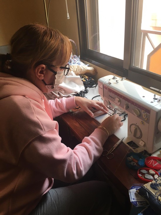 Noventa voluntarias concluyen la confecci�n de 45.000 mascarillas para la poblaci�n de Riba-roja