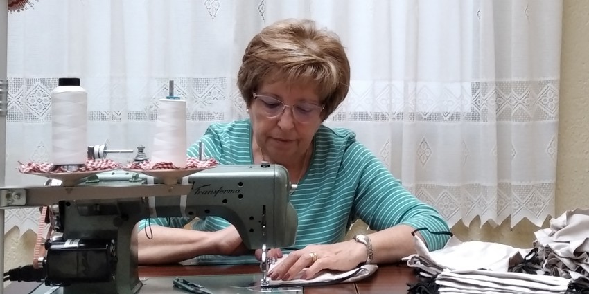 Noventa voluntarias concluyen la confecci�n de 45.000 mascarillas para la poblaci�n de Riba-roja