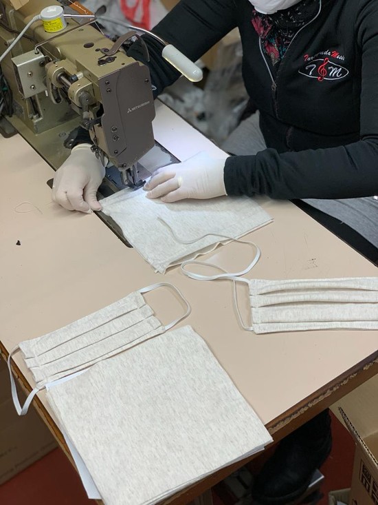 Noventa voluntarias concluyen la confecci�n de 45.000 mascarillas para la poblaci�n de Riba-roja