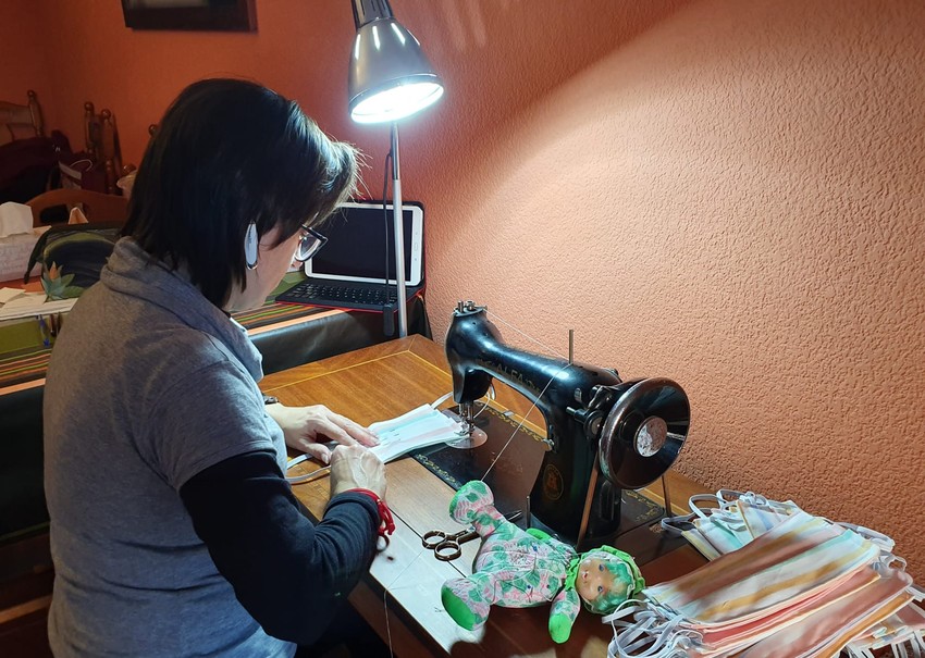 Noventa voluntarias concluyen la confecci�n de 45.000 mascarillas para la poblaci�n de Riba-roja