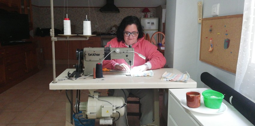 Noventa voluntarias concluyen la confecci�n de 45.000 mascarillas para la poblaci�n de Riba-roja