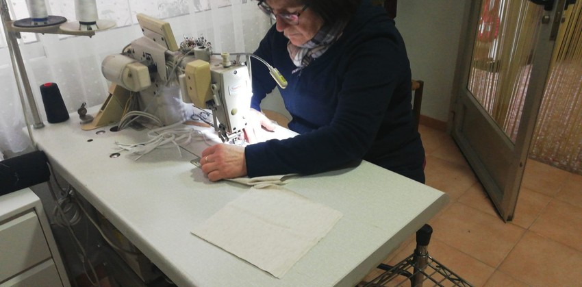 Noventa voluntarias concluyen la confecci�n de 45.000 mascarillas para la poblaci�n de Riba-roja