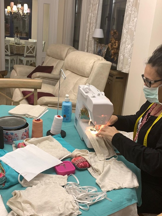 Noventa voluntarias concluyen la confecci�n de 45.000 mascarillas para la poblaci�n de Riba-roja