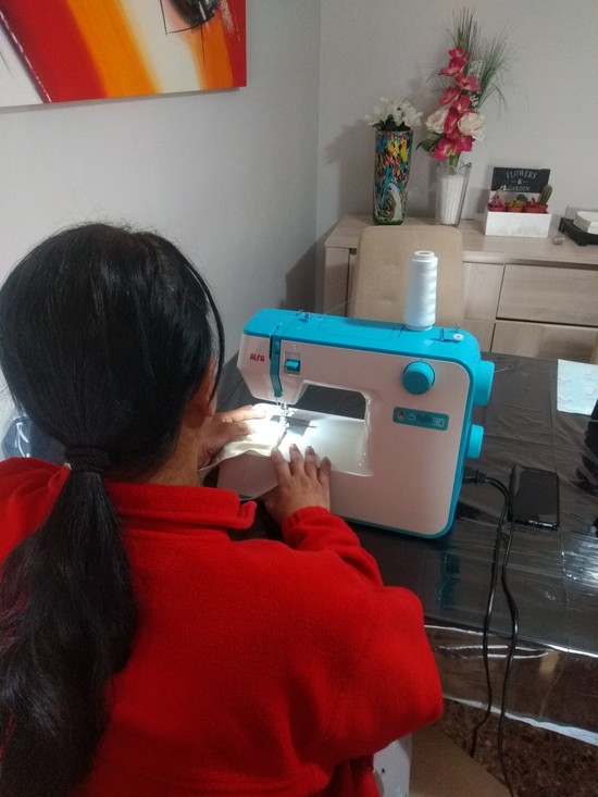 Noventa voluntarias concluyen la confecci�n de 45.000 mascarillas para la poblaci�n de Riba-roja