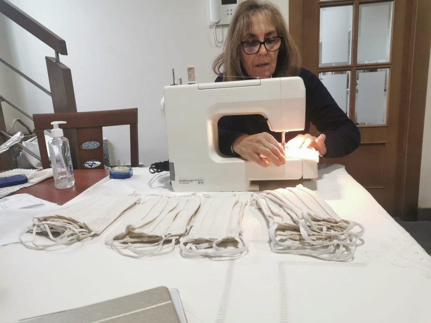 Noventa voluntarias concluyen la confecci�n de 45.000 mascarillas para la poblaci�n de Riba-roja