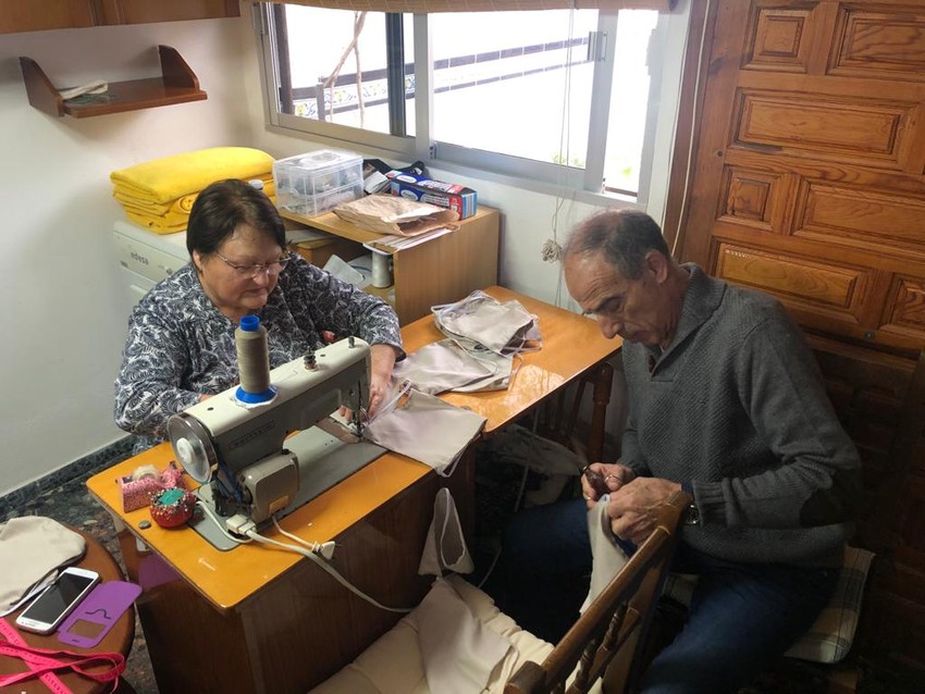 Noventa voluntarias concluyen la confecci�n de 45.000 mascarillas para la poblaci�n de Riba-roja