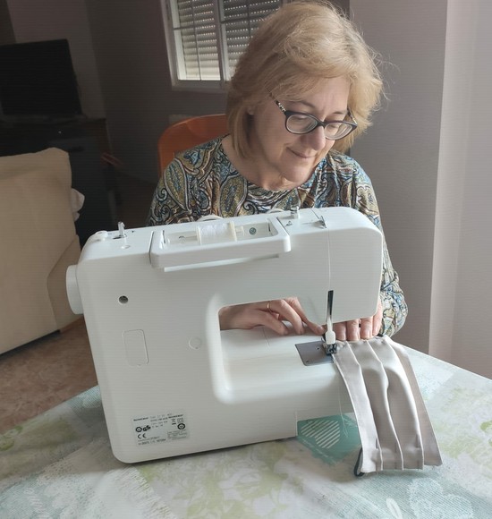 Noventa voluntarias concluyen la confecci�n de 45.000 mascarillas para la poblaci�n de Riba-roja