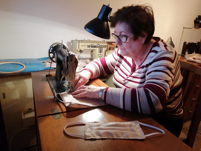 Noventa voluntarias concluyen la confecci�n de 45.000 mascarillas para la poblaci�n de Riba-roja