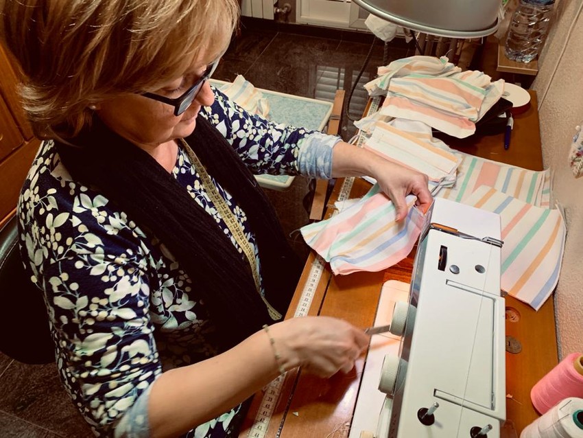 Noventa voluntarias concluyen la confecci�n de 45.000 mascarillas para la poblaci�n de Riba-roja