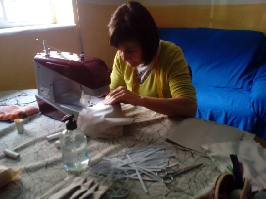 Noventa voluntarias concluyen la confecci�n de 45.000 mascarillas para la poblaci�n de Riba-roja