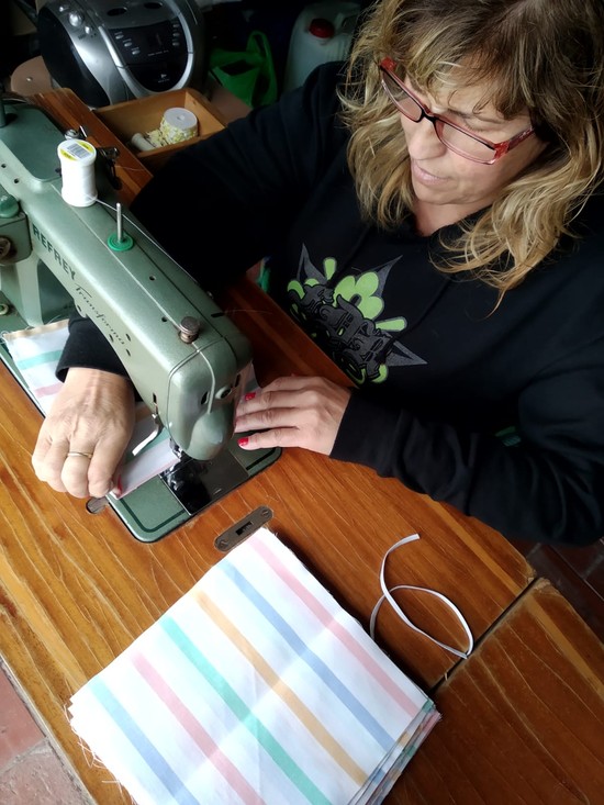 Noventa voluntarias concluyen la confecci�n de 45.000 mascarillas para la poblaci�n de Riba-roja