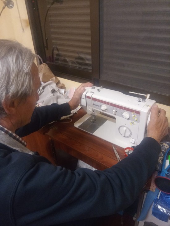 Noventa voluntarias concluyen la confecci�n de 45.000 mascarillas para la poblaci�n de Riba-roja