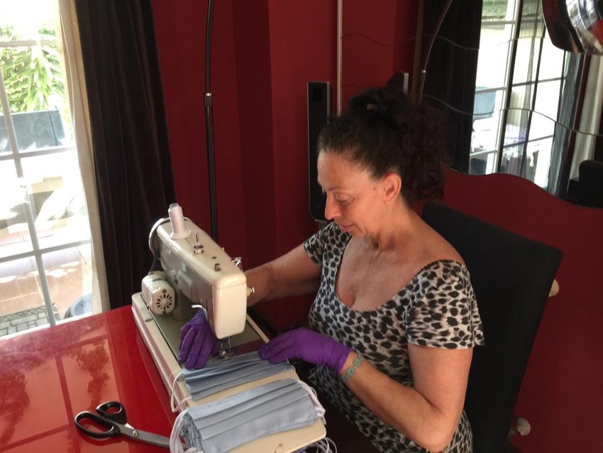 Noventa voluntarias concluyen la confecci�n de 45.000 mascarillas para la poblaci�n de Riba-roja