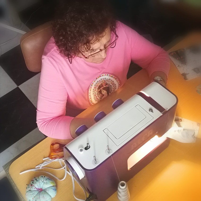 Noventa voluntarias concluyen la confecci�n de 45.000 mascarillas para la poblaci�n de Riba-roja