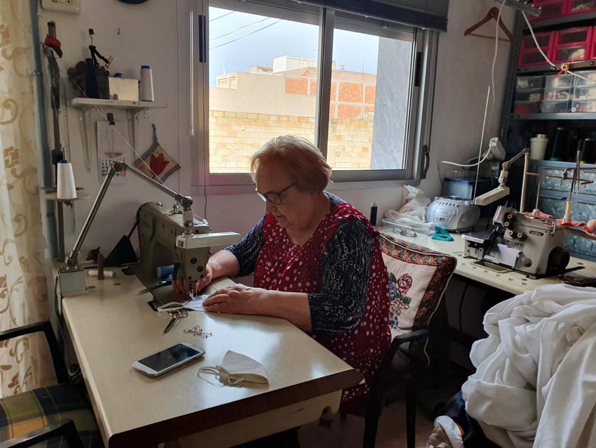 Noventa voluntarias concluyen la confecci�n de 45.000 mascarillas para la poblaci�n de Riba-roja