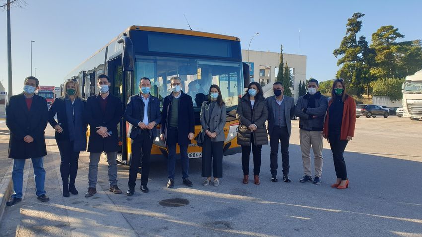 El �rea industrial de Riba-roja estar� conectada a partir de enero con bus a trav�s del servicio lanzadera que unir� Valencia con los pol�gonos de La Reva y l'Oliveral