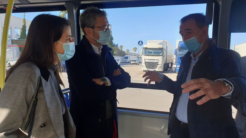 El �rea industrial de Riba-roja estar� conectada a partir de enero con bus a trav�s del servicio lanzadera que unir� Valencia con los pol�gonos de La Reva y l'Oliveral