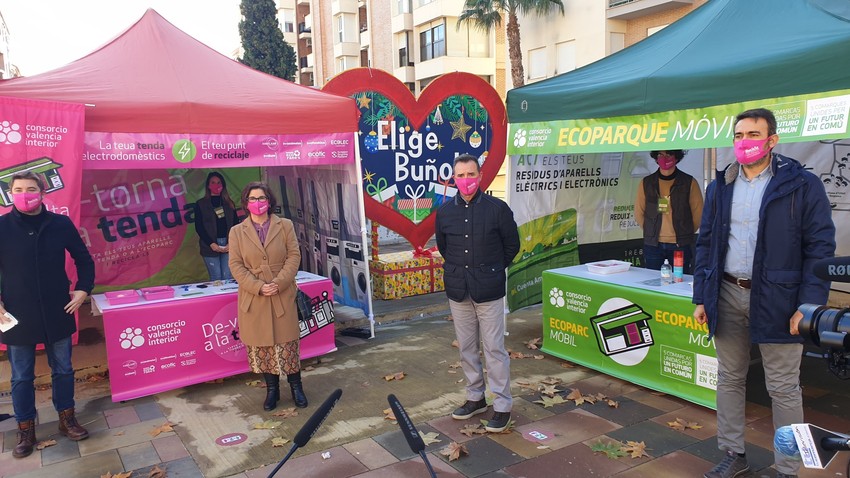 L'alcalde de Riba-roja i president del CVI presenta a Bunyol la campanya per a incentivar la recollida de xicotets aparells elctrics en ecoparcs