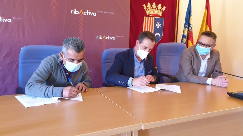 Riba-roja i l'empresa Soldaval subscriuen un conveni per a proporcionar formaci especialitzada en soldadura a trenta persones del municipi