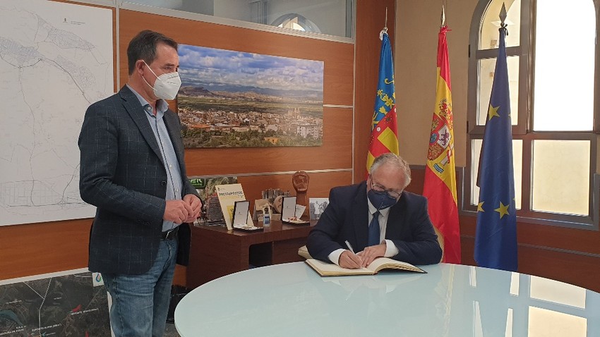 Riba-roja recupera la torre �rab del segle XI com a atractiu tur�stic i retorna l'esplendor al seu entorn