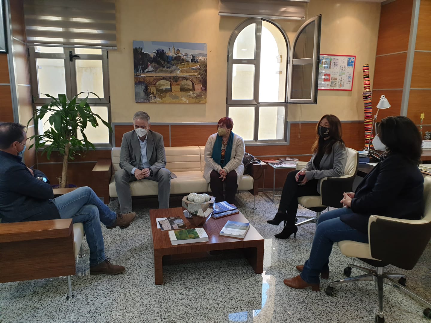 L'alcalde de Riba-roja es reuneix amb el vicepresident del Consell per a analitzar les polítiques d'habitatge en el municipi