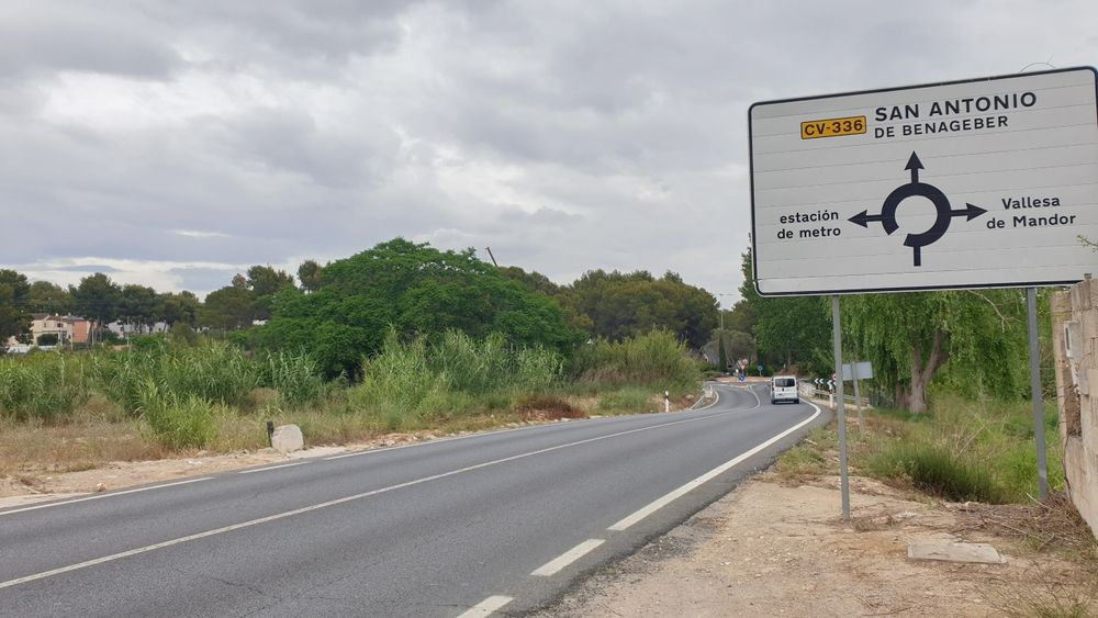 Riba-roja inicia las obras de la pasarela ciclo- peatonal que conectar� con la estaci�n de metro del Clot por el barranco de Mandor