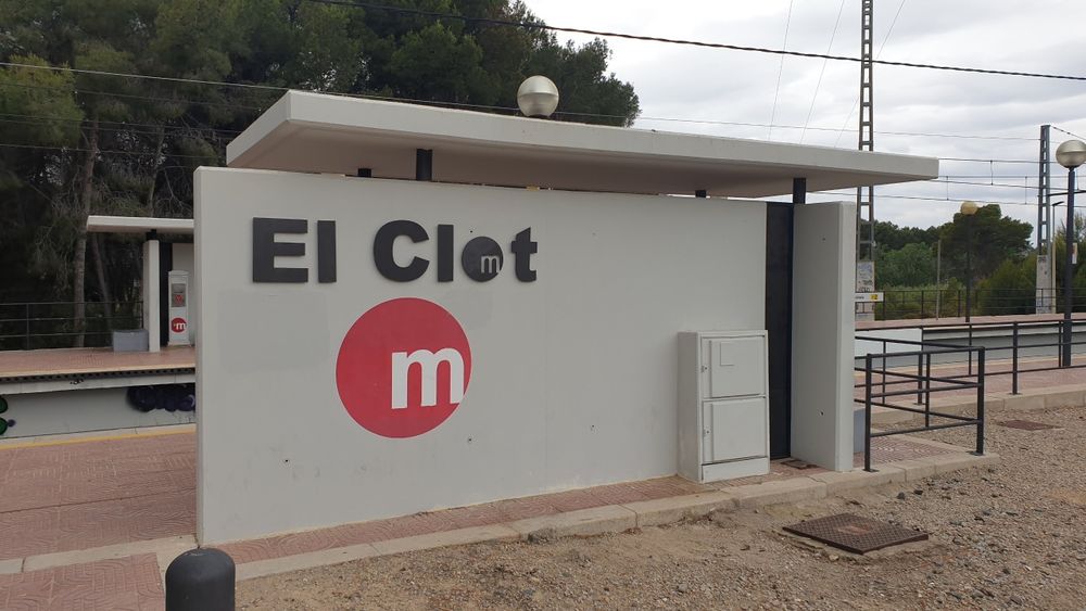 Riba-roja inicia las obras de la pasarela ciclo- peatonal que conectar� con la estaci�n de metro del Clot por el barranco de Mandor