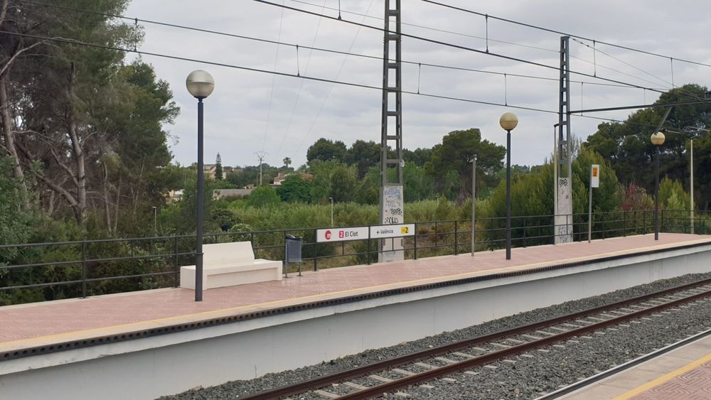 Riba-roja inicia las obras de la pasarela ciclo- peatonal que conectar� con la estaci�n de metro del Clot por el barranco de Mandor