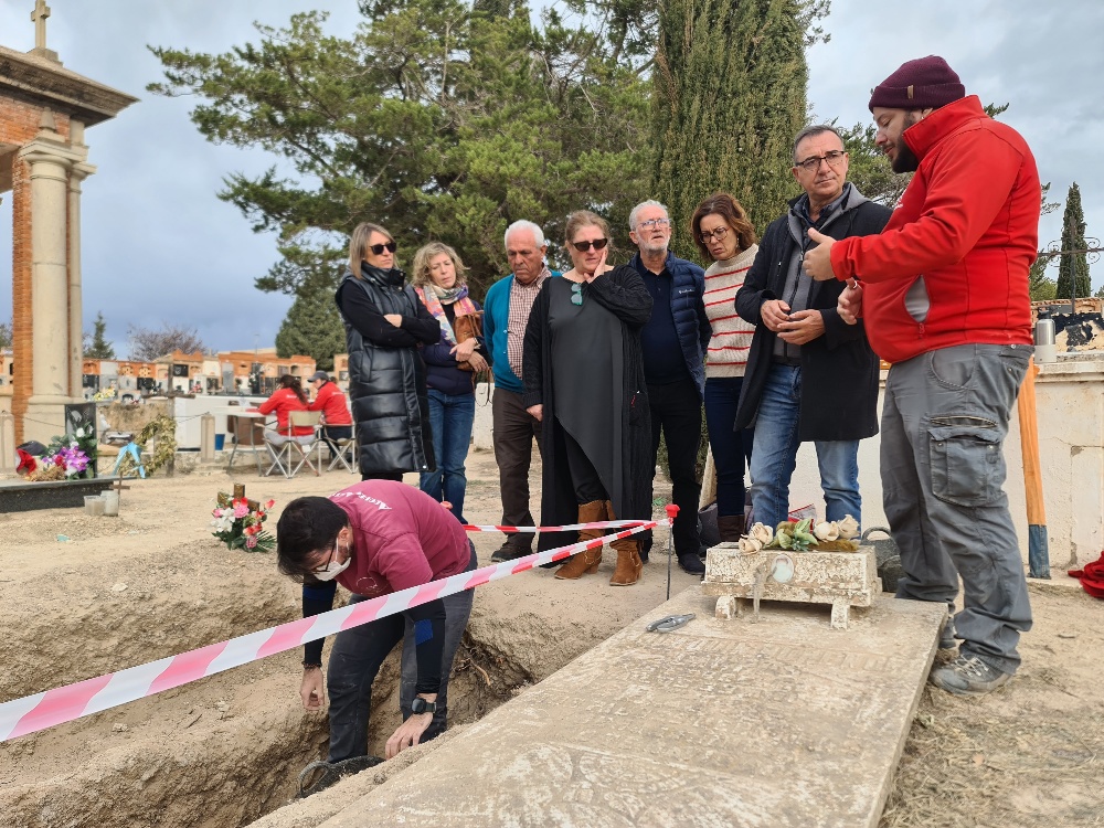 Los trabajos de exhumacin en el Cementerio de Villar abren una nueva va para localizar los restos de los vecinos de Riba-roja represaliados en la Guerra Civil