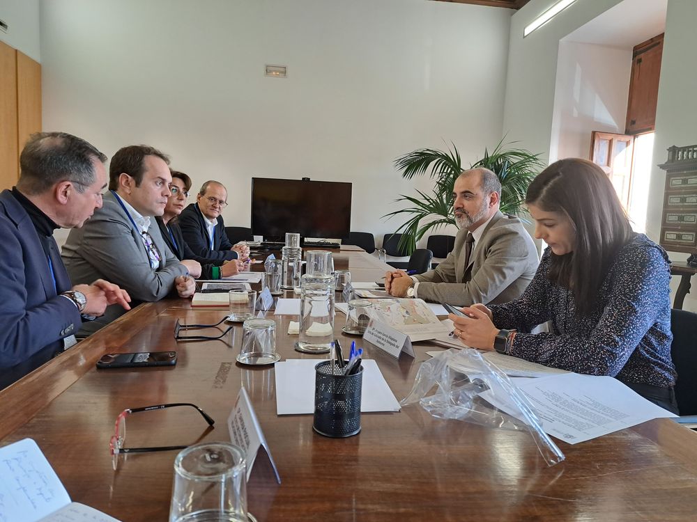 Los municipios de la A3 trasladan al Gobierno la necesidad de construir una radial perimetral paralela a la autov�a que evite la congesti�n de tr�fico