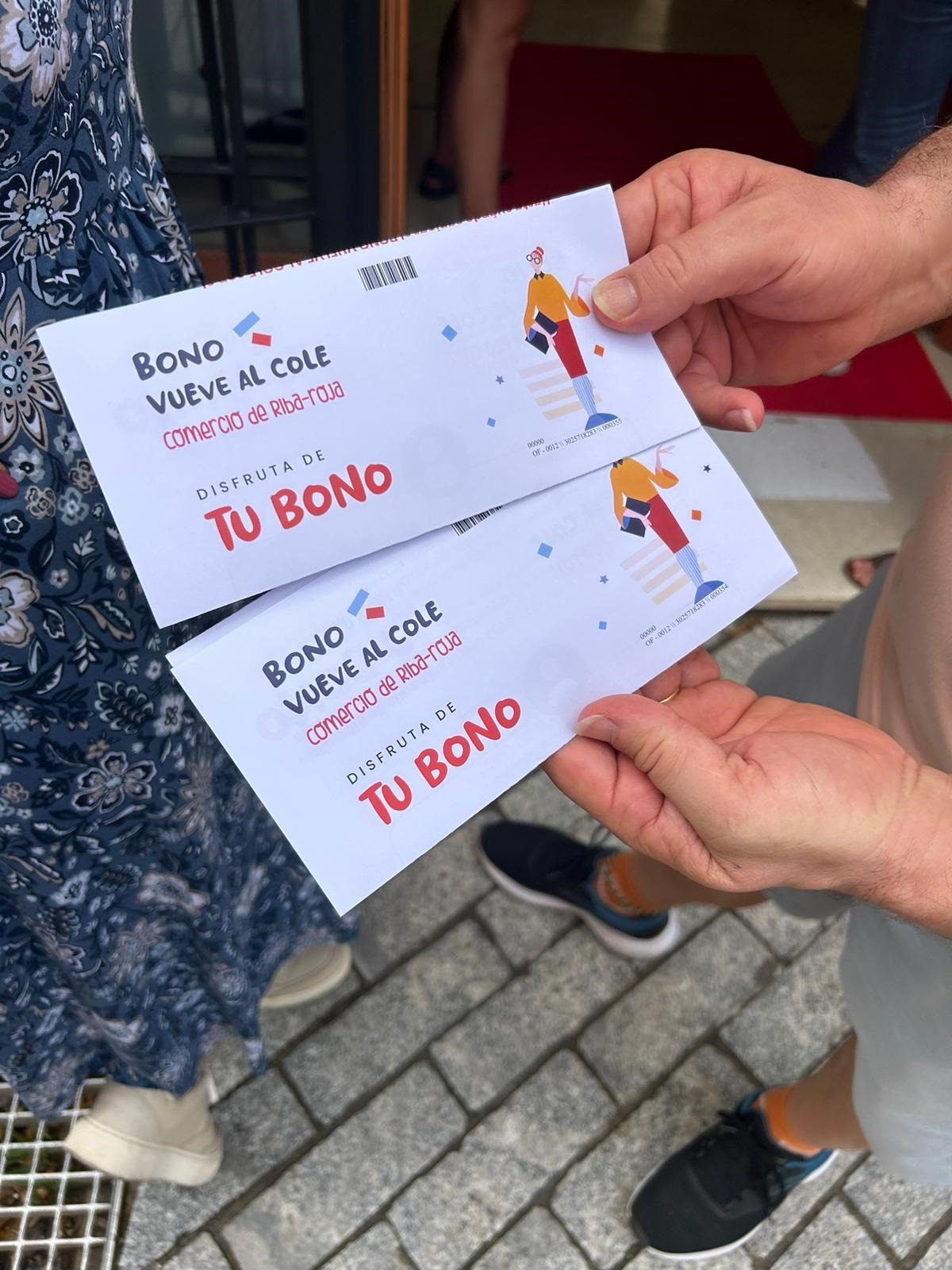 Riba-roja entrega m�s de 1800 bonos de 65� para la vuelta al cole