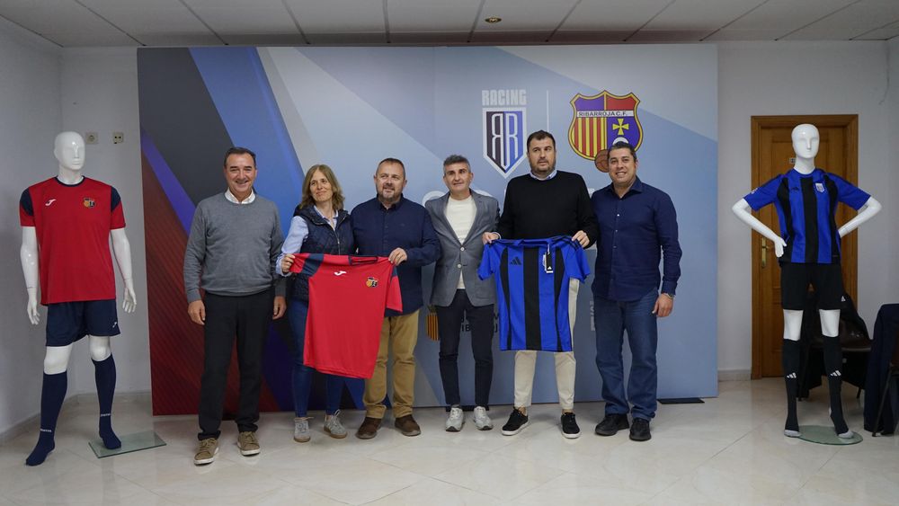 El ftbol en Riba-roja suea unido: La fusin del CD Racing y Ribarroja CF ya es una realidad
