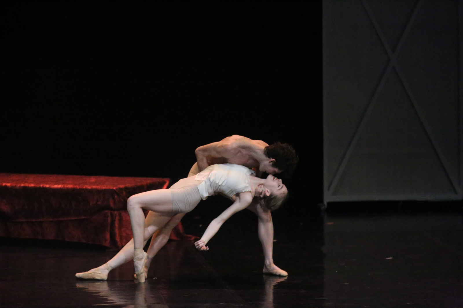 El Ballet Nacional de Catalunya presenta �Julieta y Romeo� por la Dana en Riba-roja de T�ria