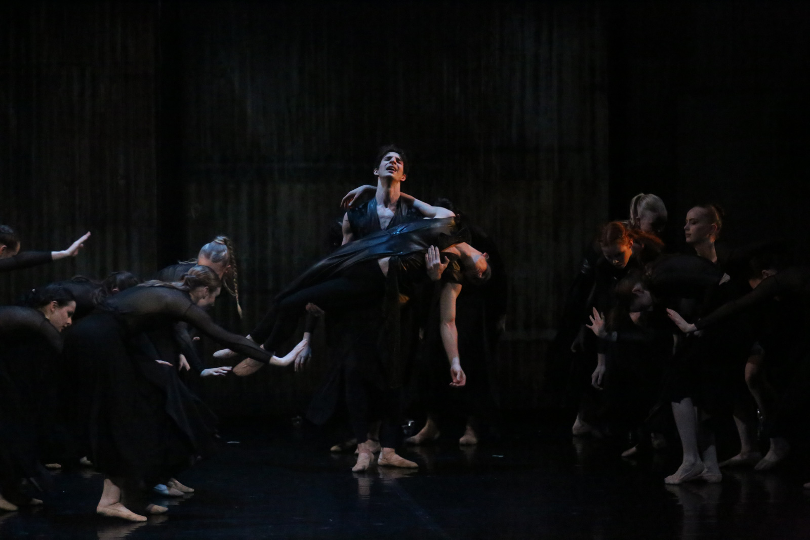 El Ballet Nacional de Catalunya presenta �Julieta y Romeo� por la Dana en Riba-roja de T�ria