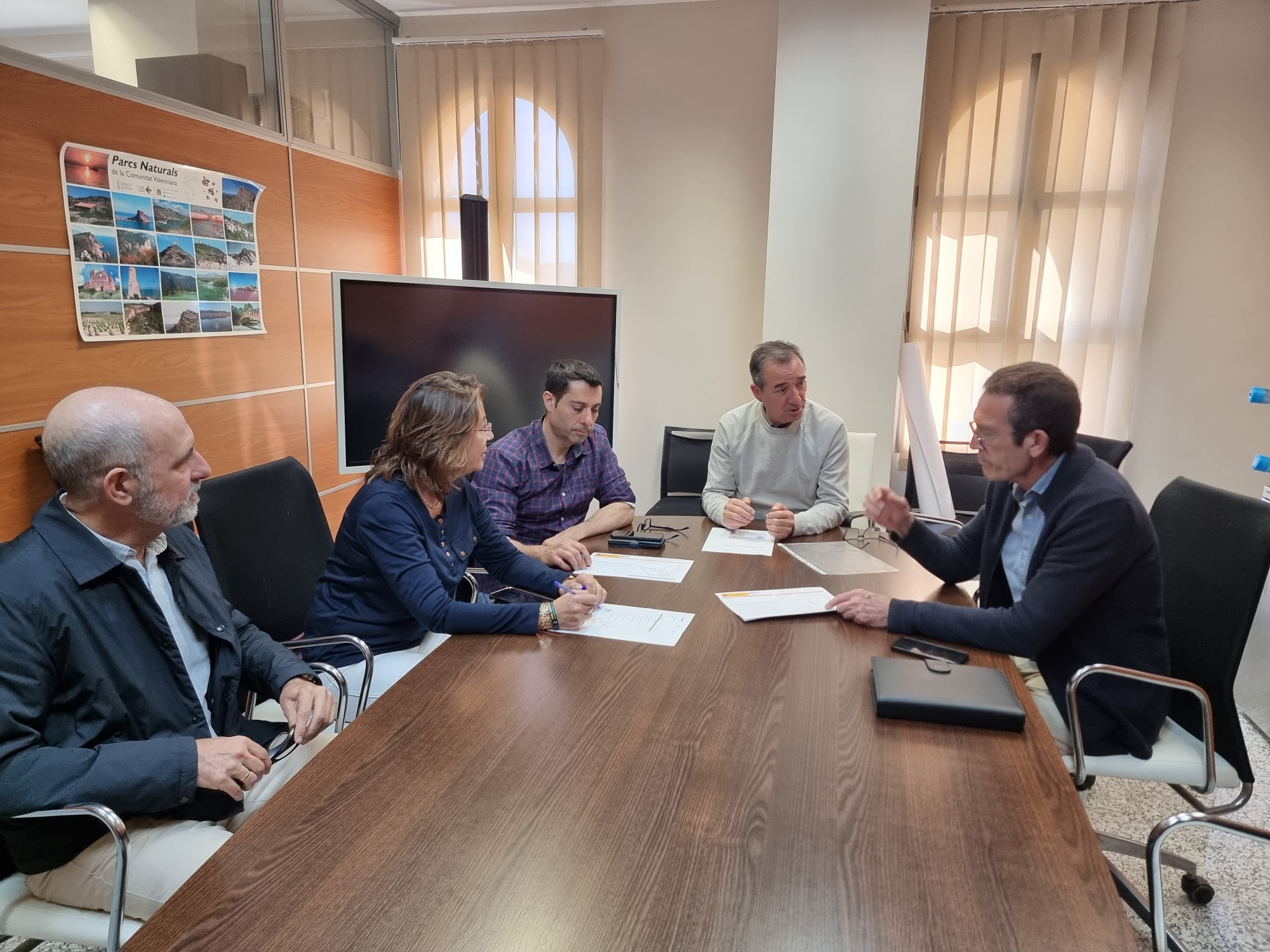 Riba-roja i Loriguilla acorden l'asfaltat de camins rurals lim�trofs entre els dos municipis