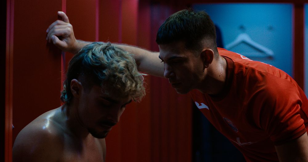 Riba-roja visibilitza l'homof�bia en el futbol amb la projecci� del curt 'Capitanes'