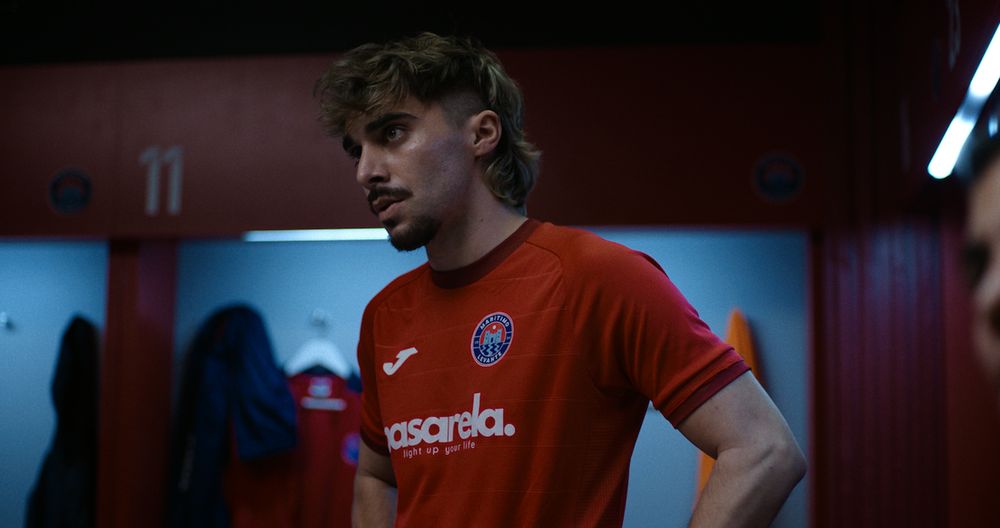 Riba-roja visibilitza l'homof�bia en el futbol amb la projecci� del curt 'Capitanes'