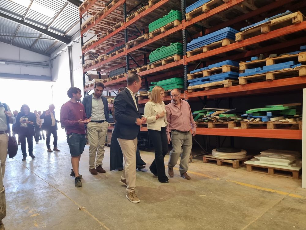 Els ministres d'Economia i d'Innovaci� i Ci�ncia visiten el pol�gon industrial de Riba-roja de T�ria