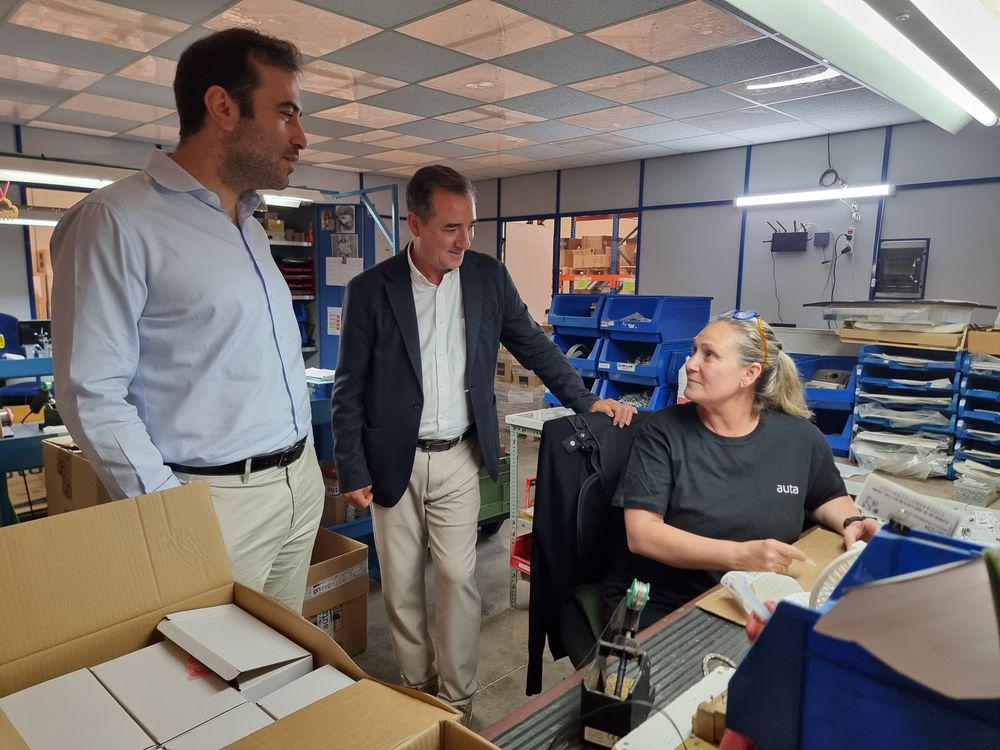 Els ministres d'Economia i d'Innovaci� i Ci�ncia visiten el pol�gon industrial de Riba-roja de T�ria