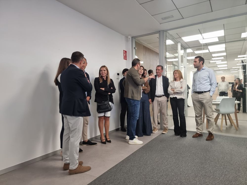 Els ministres d'Economia i d'Innovaci� i Ci�ncia visiten el pol�gon industrial de Riba-roja de T�ria