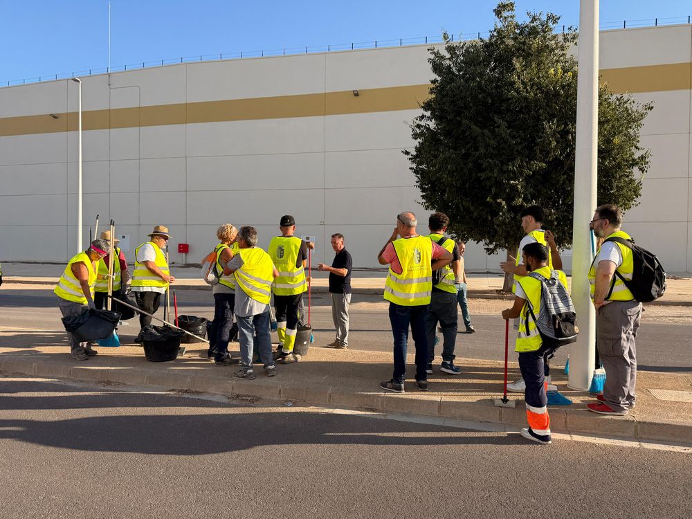 Les brigades de la zona industrial i del Parc Natural avancen en els treballs del Pla d'Ocupaci� DANA de Riba-roja