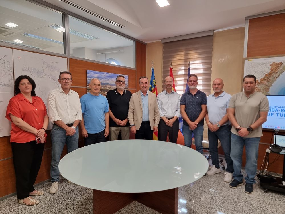 Riba-roja suscribe un convenio con Corporaci�n F T�ria para la construcci�n de una carretera alternativa en La Llobatera que evite el paso de camiones a la cantera