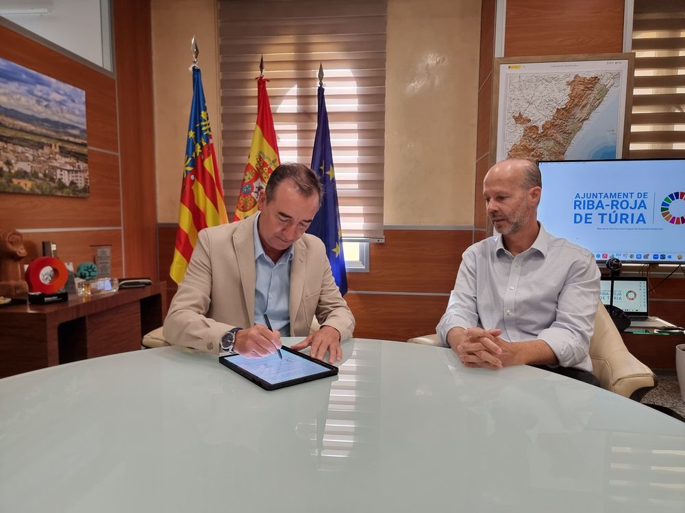 Riba-roja suscribe un convenio con Corporaci�n F T�ria para la construcci�n de una carretera alternativa en La Llobatera que evite el paso de camiones a la cantera