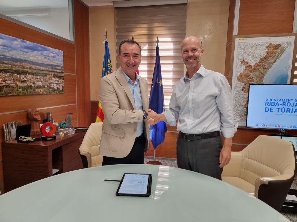 Riba-roja suscribe un convenio con Corporaci�n F T�ria para la construcci�n de una carretera alternativa en La Llobatera que evite el paso de camiones a la cantera