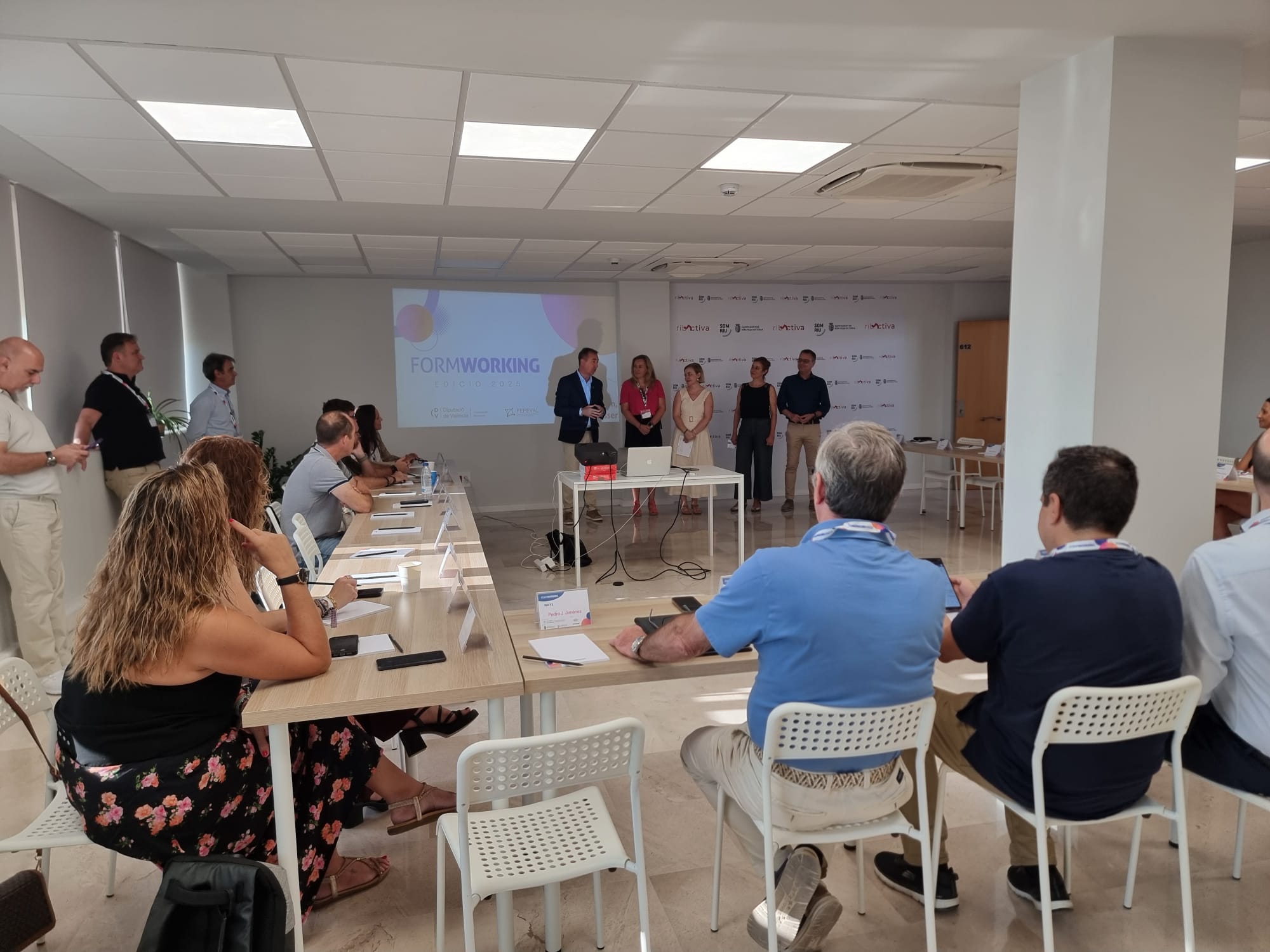 La oficina municipal Ribactiva en Riba-roja acoge la formaci�n empresarial Formworking